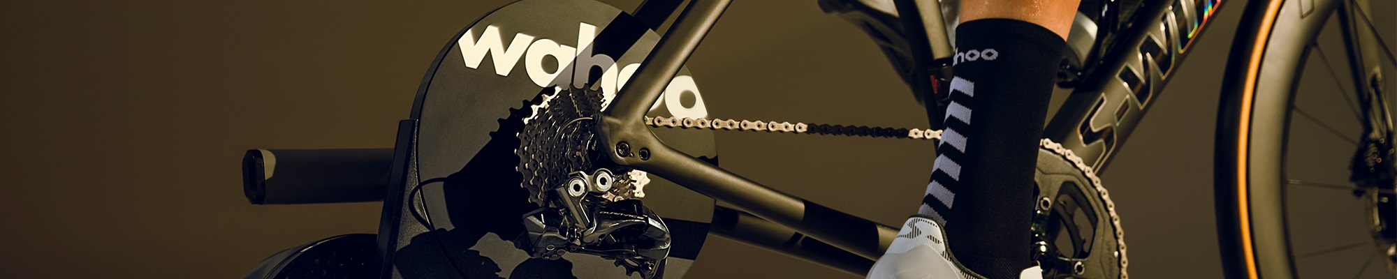 Wahoo KICKR indoor trainer en ELEMENT Bolt v2 fietsnavigatie